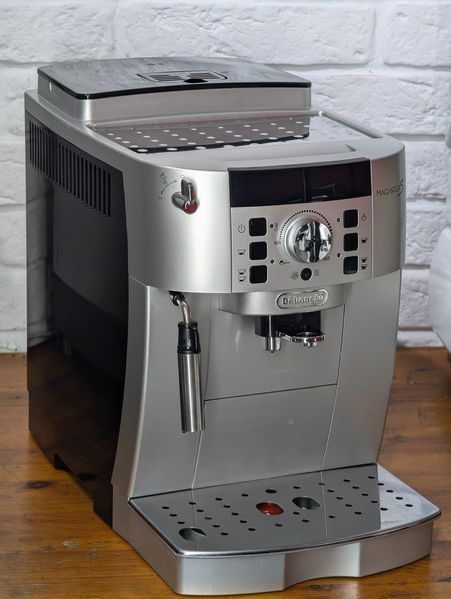 Автоматическая кофемашина, кофеварка Delonghi Magnifica S ECAM 22.110.SB Б/В ECAM 22.110.SB фото