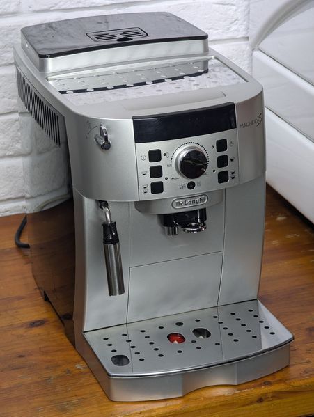 Автоматическая кофемашина, кофеварка Delonghi Magnifica S ECAM 22.110.SB Б/В ECAM 22.110.SB фото