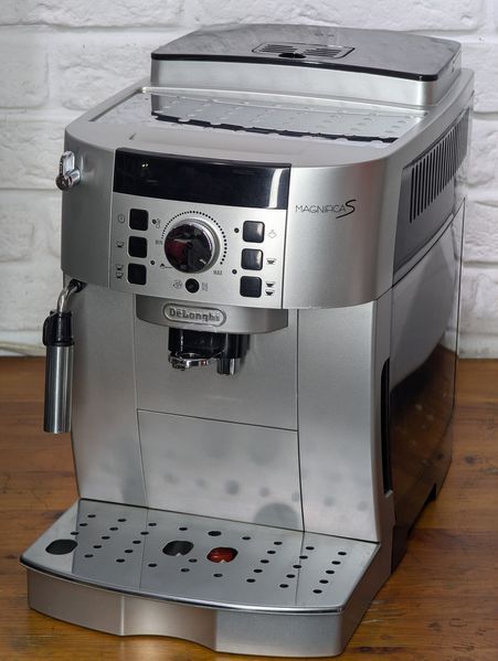Автоматическая кофемашина, кофеварка Delonghi Magnifica S ECAM 22.110.SB Б/В ECAM 22.110.SB фото