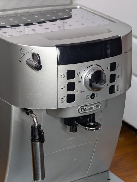 Автоматическая кофемашина, кофеварка Delonghi Magnifica S ECAM 22.110.SB Б/В ECAM 22.110.SB фото