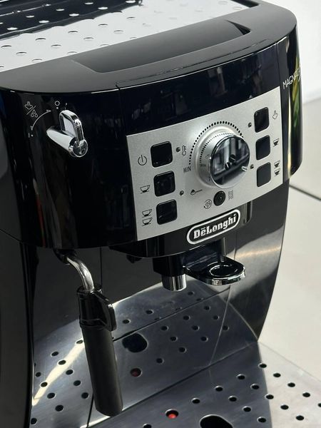 Автоматическая кофемашина, кофеварка Delonghi Magnifica S ECAM 22.110.SB Б/В ECAM 22.110.B фото