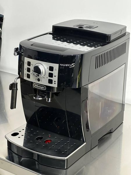 Автоматическая кофемашина, кофеварка Delonghi Magnifica S ECAM 22.110.SB Б/В ECAM 22.110.B фото